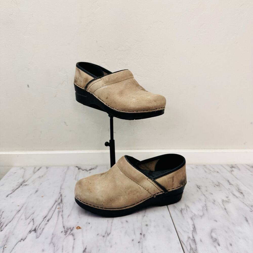 Dansko Tan Leather Professional Clogs Women’s Size 6/36